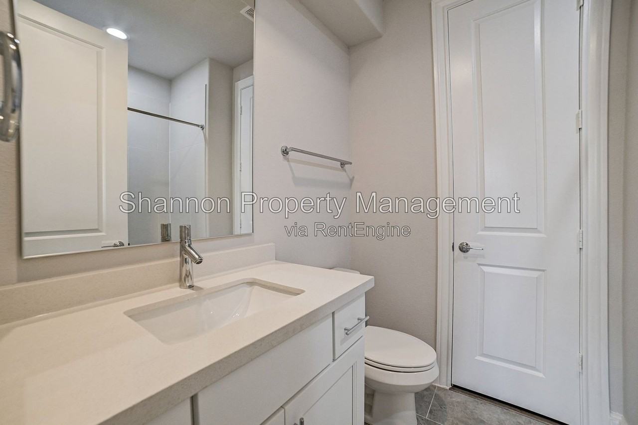 2218 Lou Ellen Ln #D - Photo 7 of 34