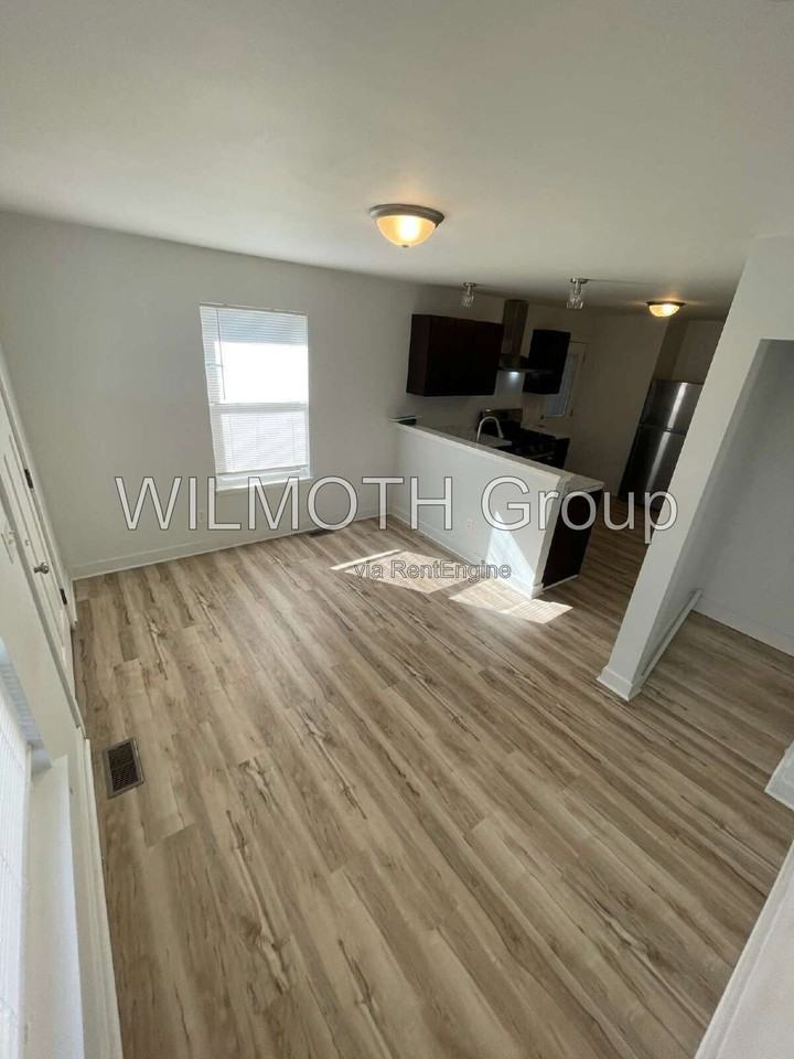 4074 Boulevard Pl - Photo 2 of 14