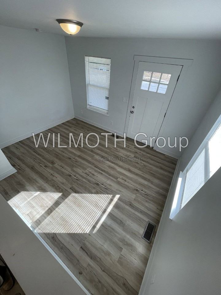 4074 Boulevard Pl - Photo 3 of 14