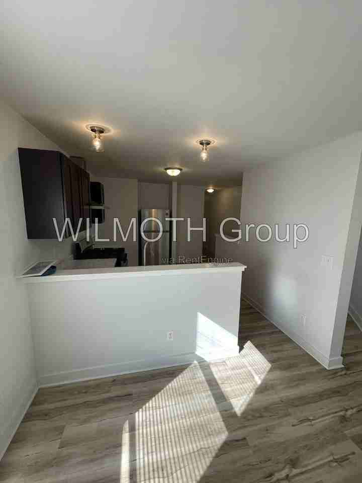 4074 Boulevard Pl - Photo 4 of 14