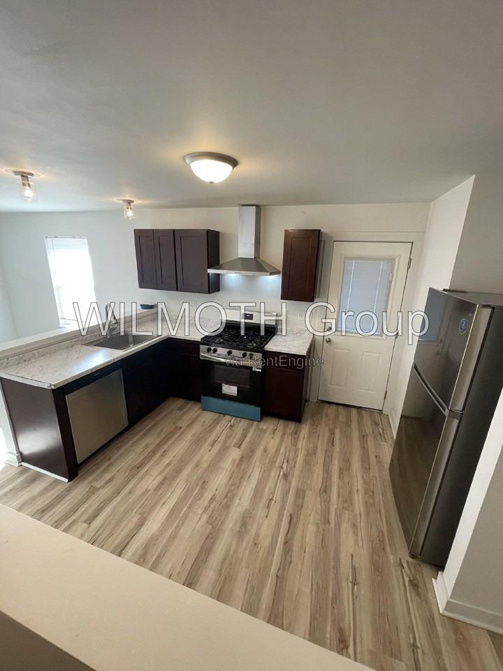 4074 Boulevard Pl - Photo 5 of 14