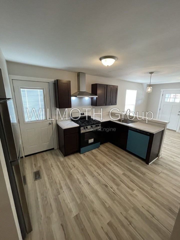 4076 Boulevard Pl - Photo 5 of 9