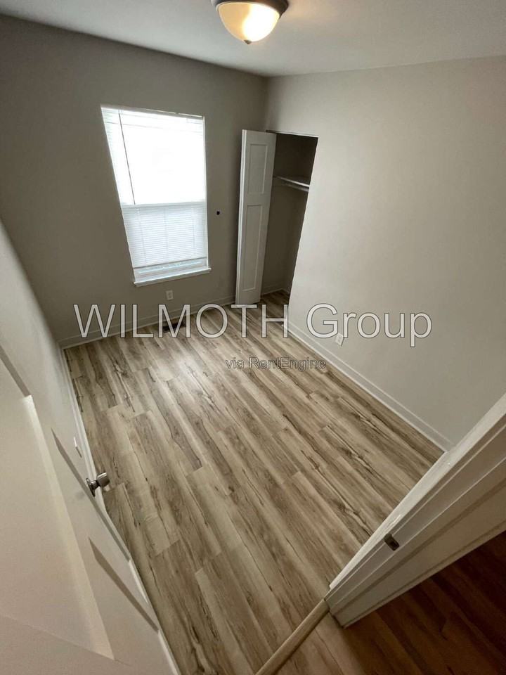 4076 Boulevard Pl - Photo 7 of 9