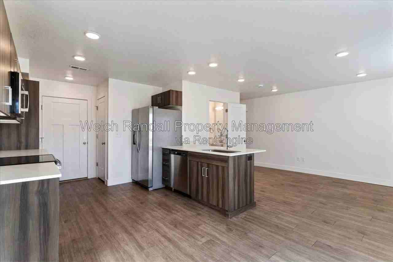 1177 W Shady Brook Ln #5 - Photo 6 of 23