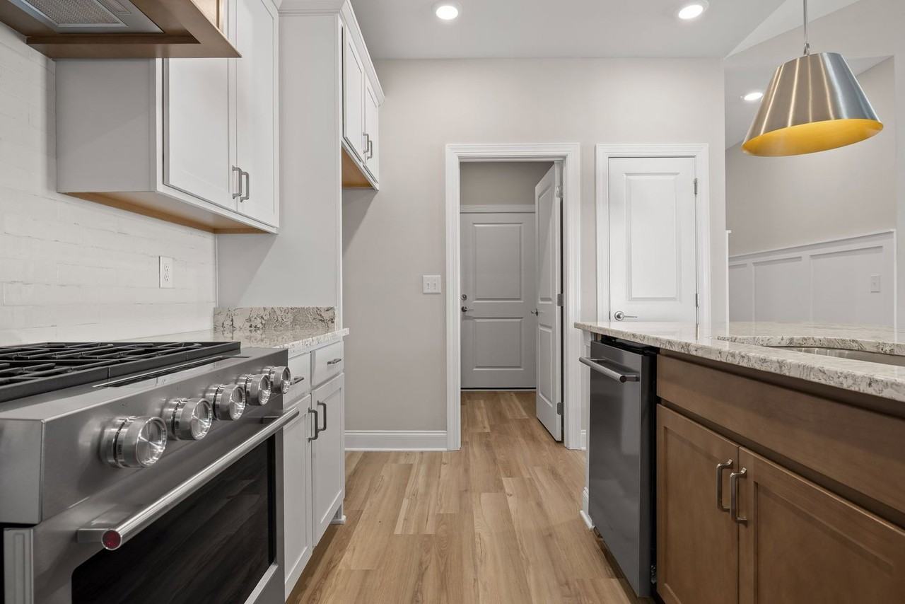 7513 Snow Line Ln - Photo 5 of 43