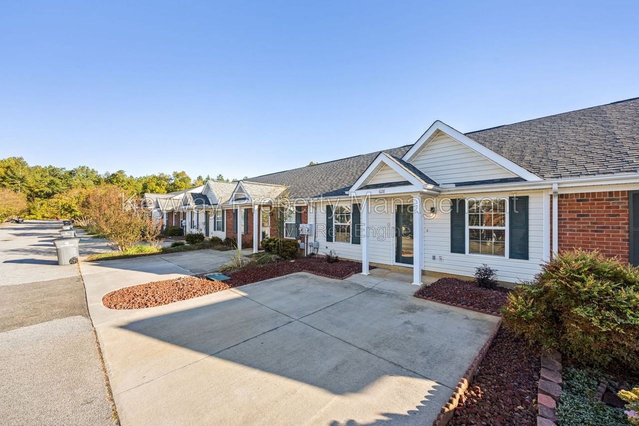 628 Brook Trl - Photo 3 of 29