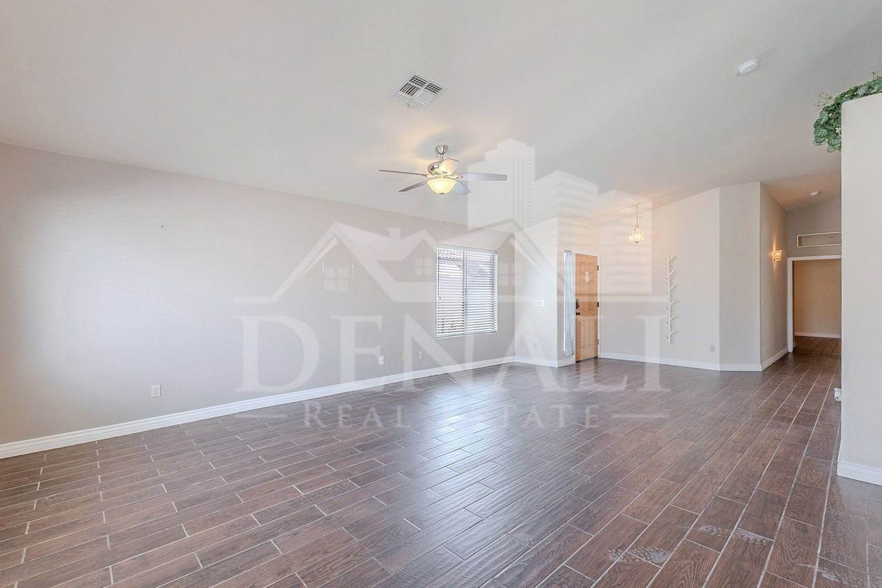 7732 W Rancho Dr - Photo 6 of 32
