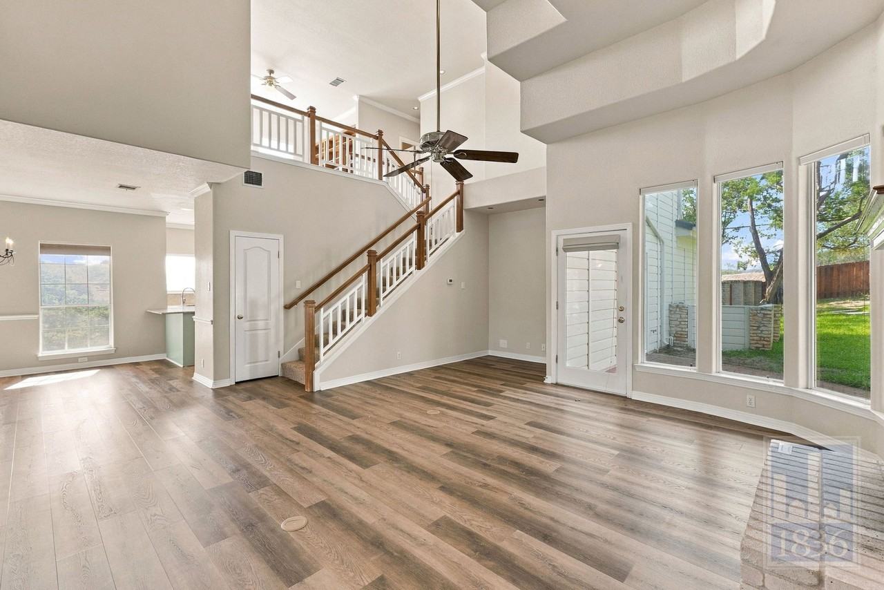 501 Rolling Green Dr - Photo 3 of 39