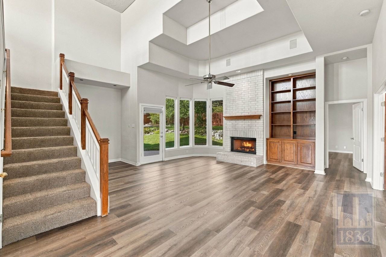 501 Rolling Green Dr - Photo 4 of 39