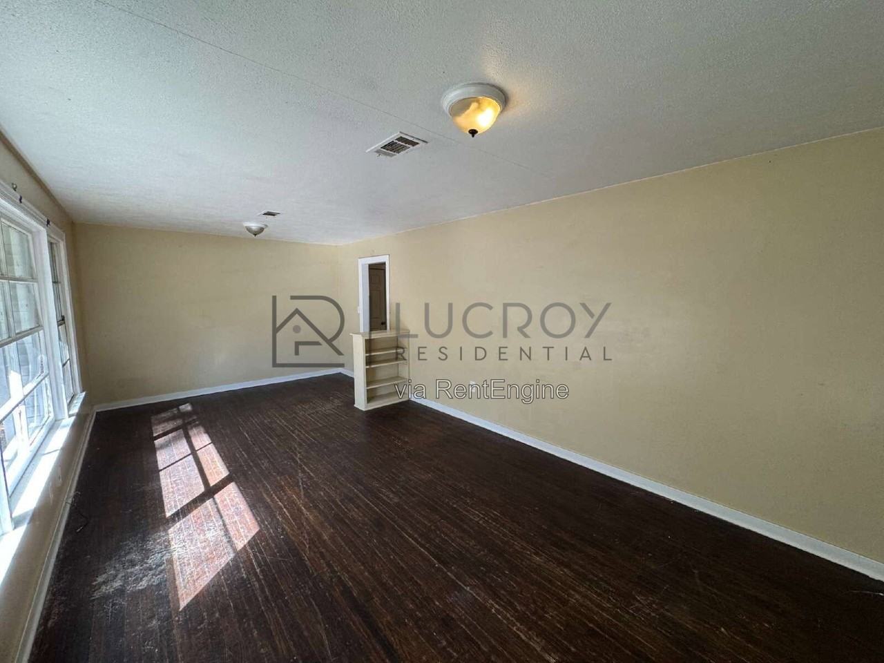 210 Wildwood Ter - Photo 3 of 10