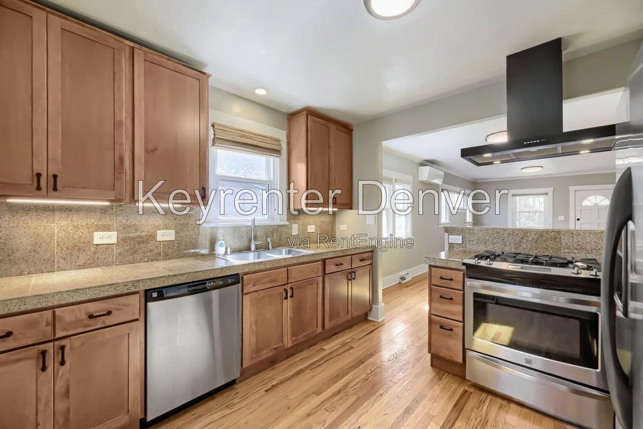 4324 Stuart St - Photo 3 of 18