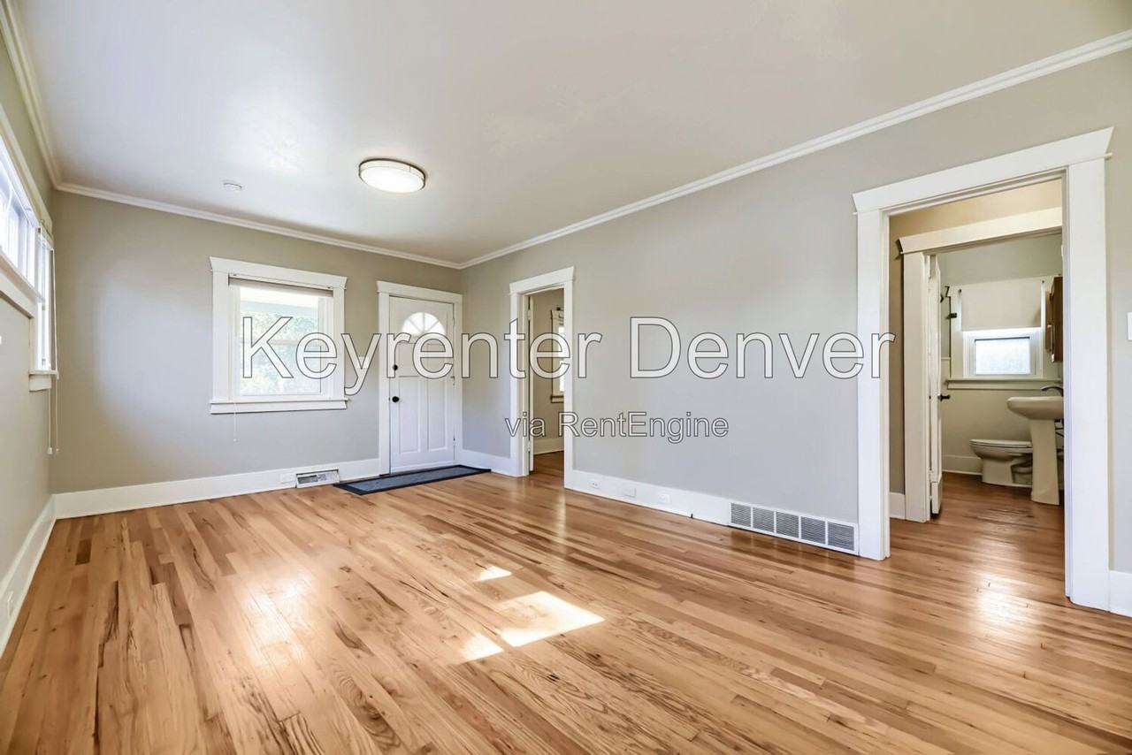 4324 Stuart St - Photo 5 of 18