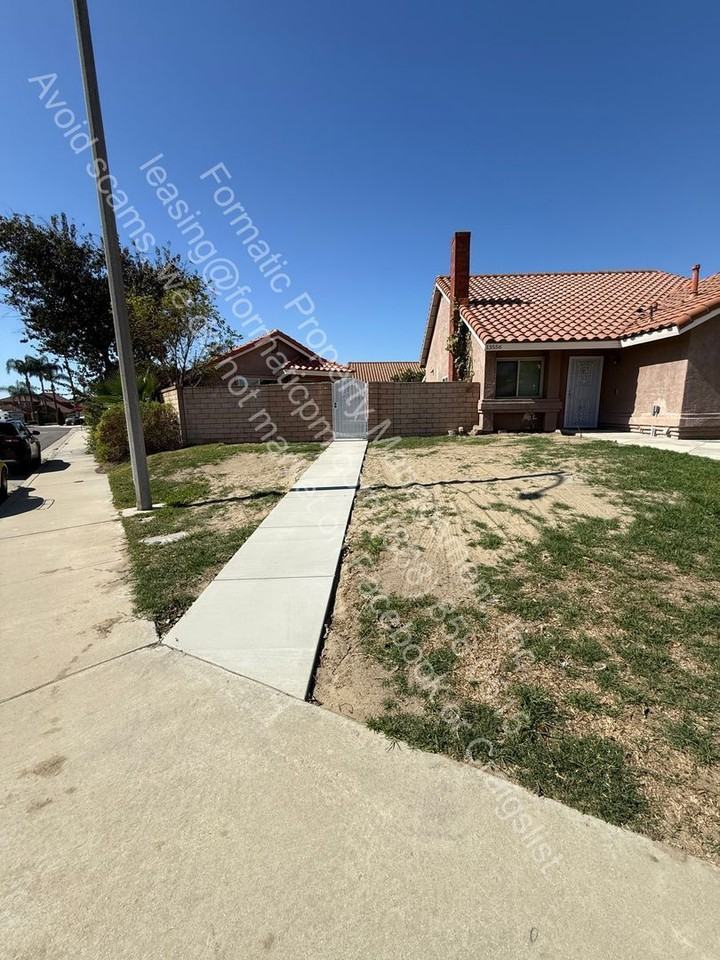 13556 Ardmore Pl #B - Photo 2 of 19