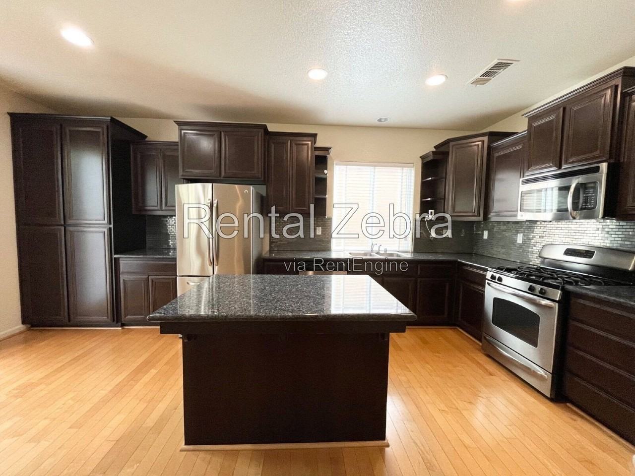 185 Shafer Ave - Photo 3 of 6