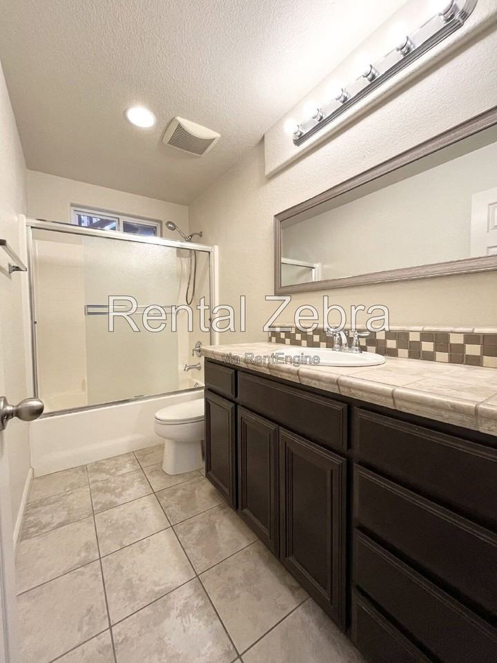 185 Shafer Ave - Photo 4 of 6