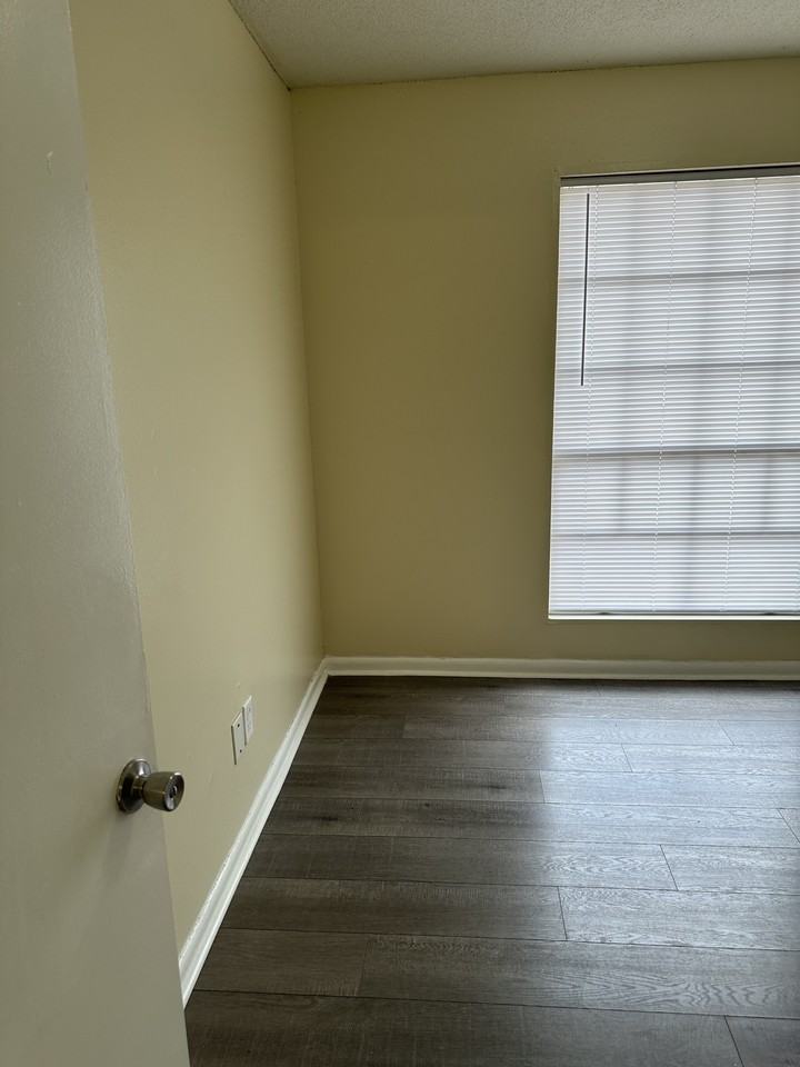 764 81st St S #B - Photo 3 of 26