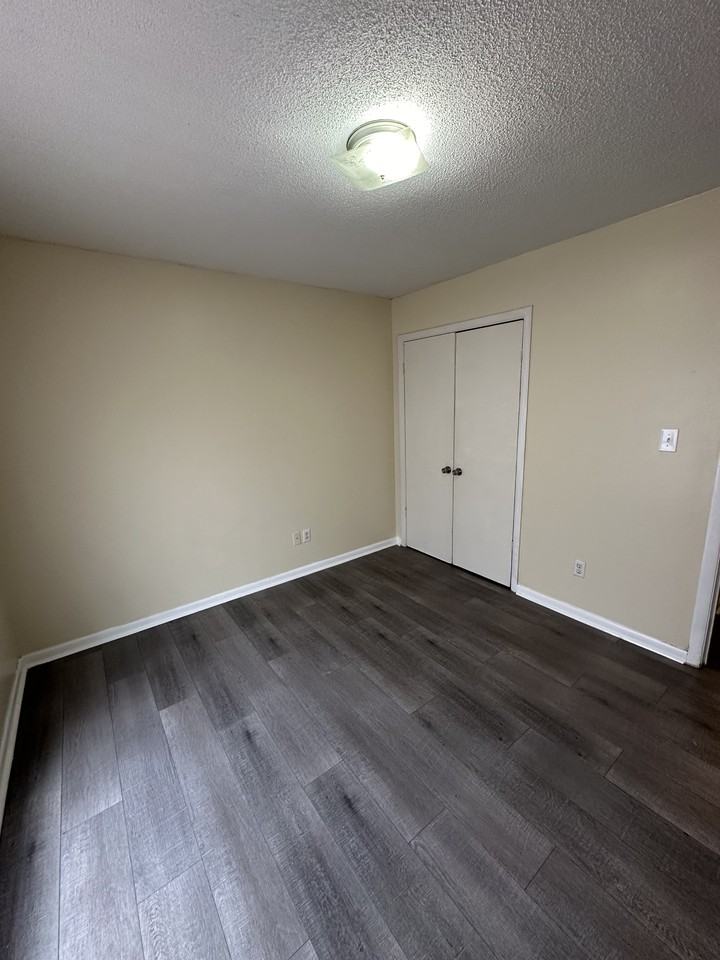 764 81st St S #B - Photo 5 of 26