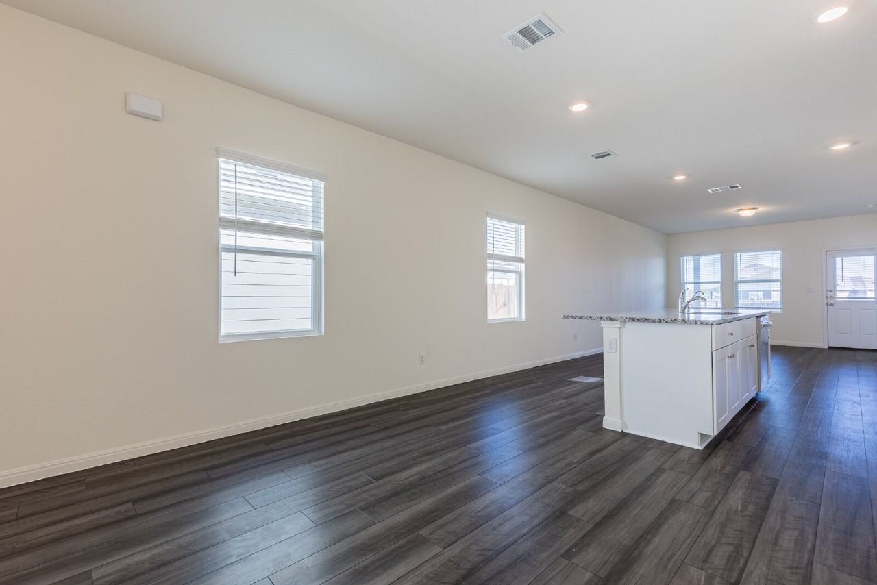141 Rubrum Rd - Photo 6 of 32