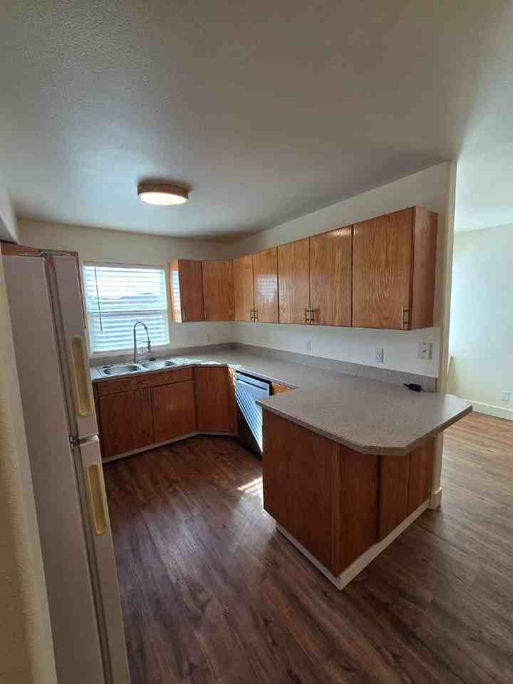 208 W 800 N - Photo 6 of 32