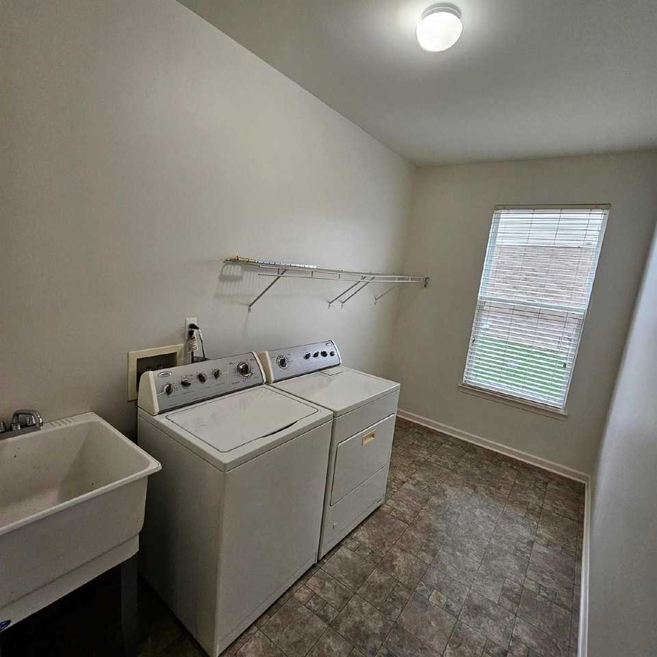 3058 Penn Ct - Photo 6 of 22