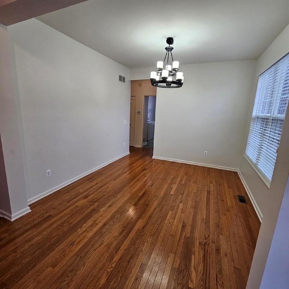 3058 Penn Ct - Photo 7 of 22