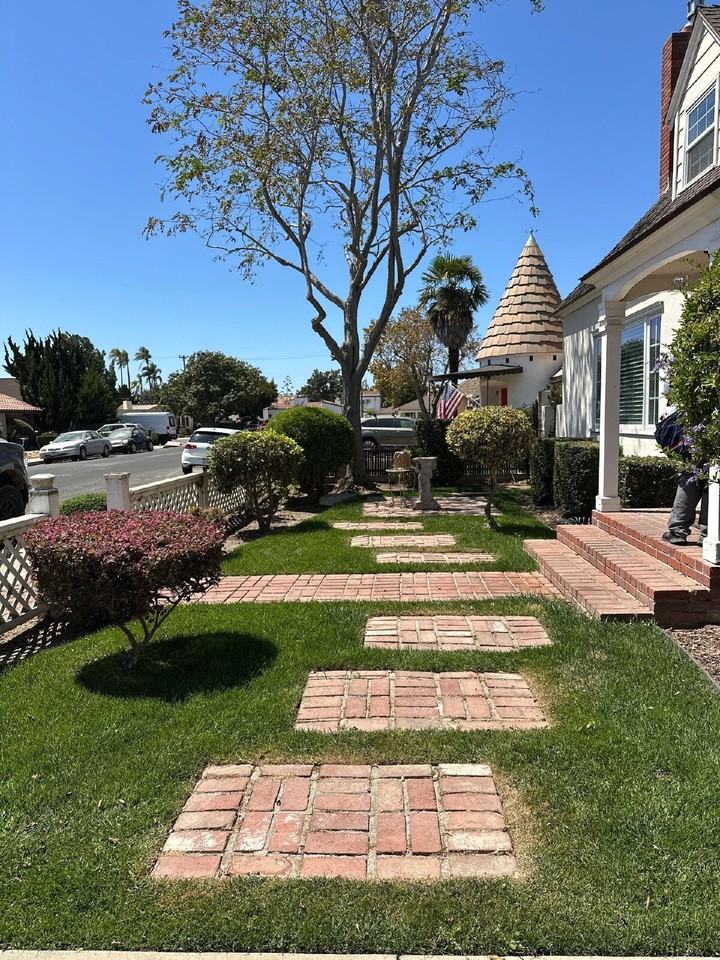 216 Palm Court Dr - Photo 2 of 27