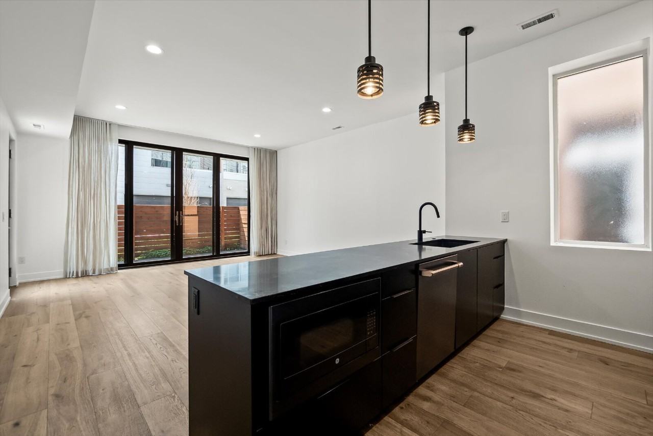 2828 John R St - Photo 6 of 23