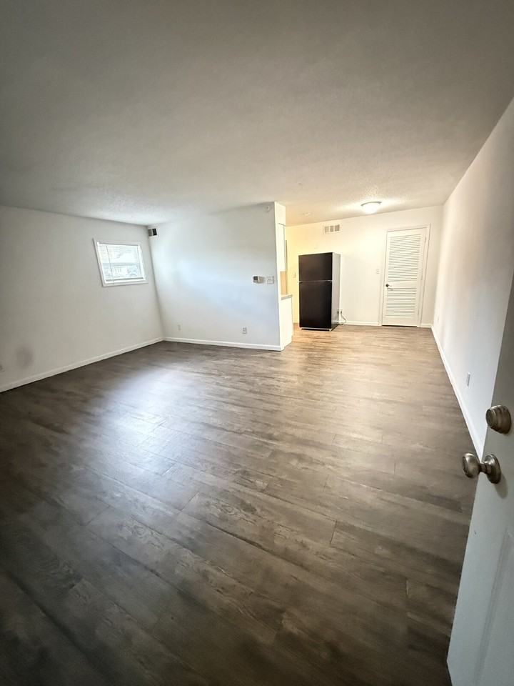 203 W North St #4 - Photo 2 of 5