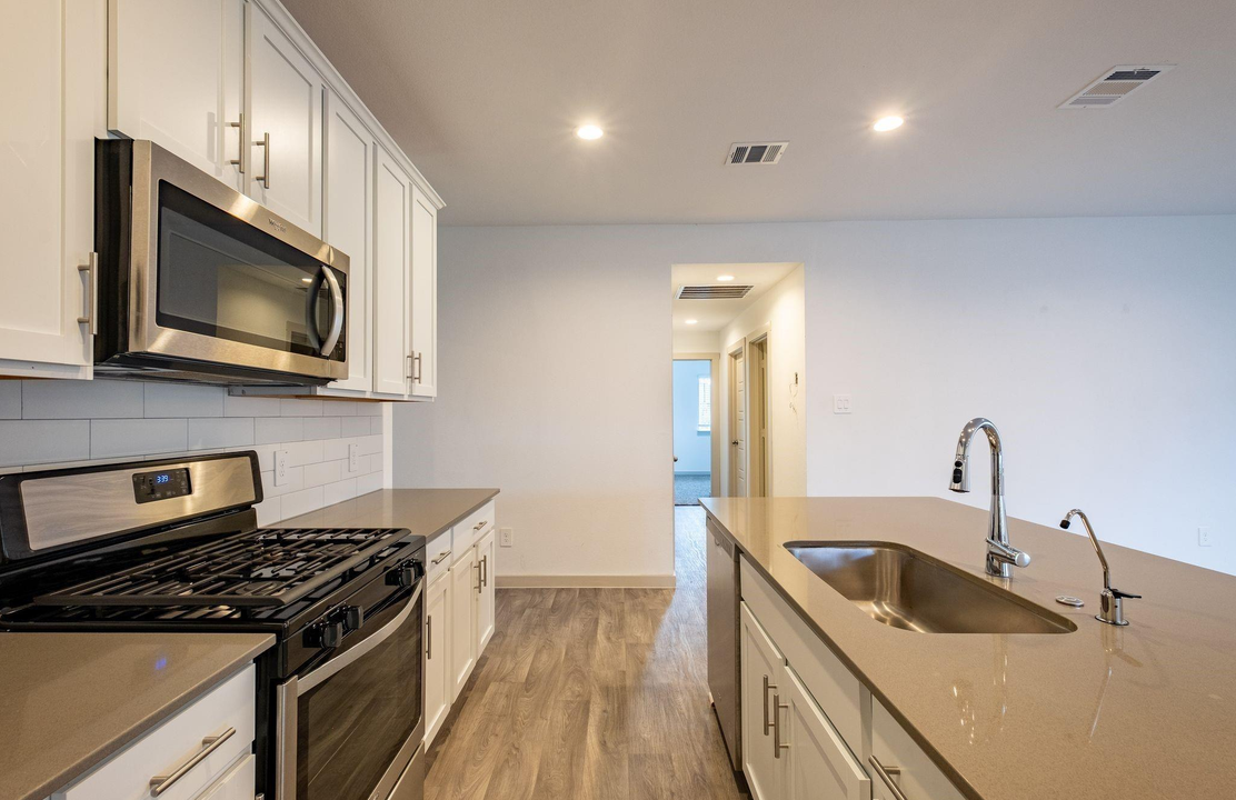 7723 Brushwood Dr - Photo 4 of 11