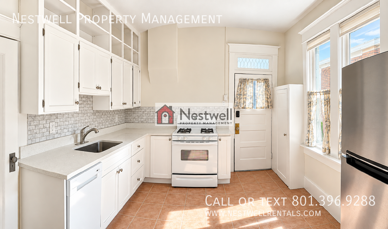 821 S 700 E - Photo 2 of 21