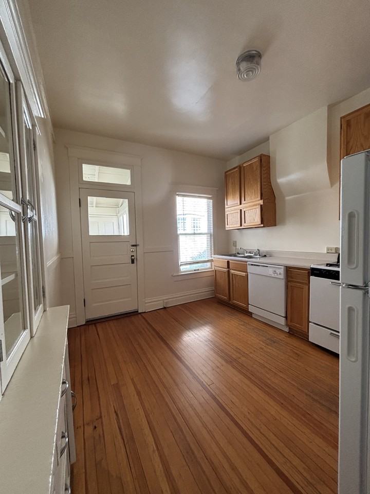 1101 Saint Paul St #1101 - Photo 5 of 15