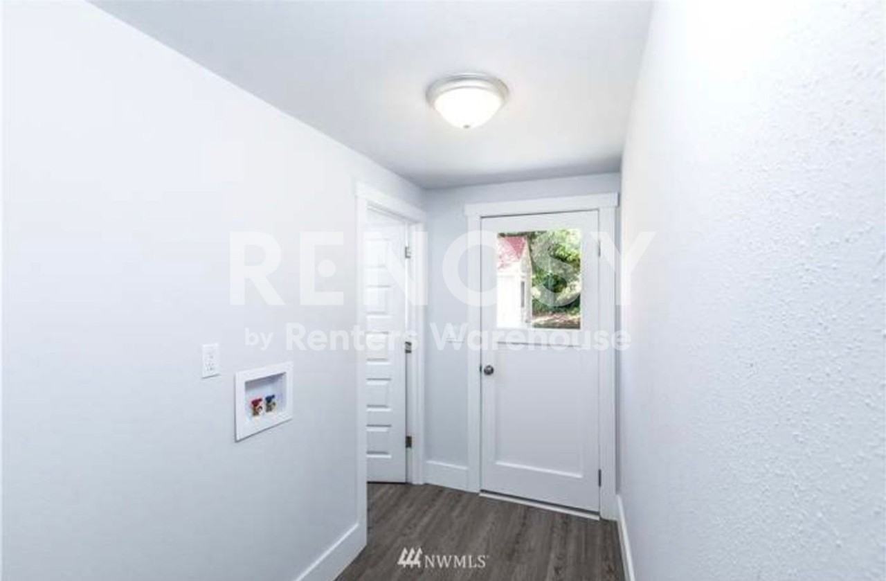 2207 S 50th St - Photo 4 of 24