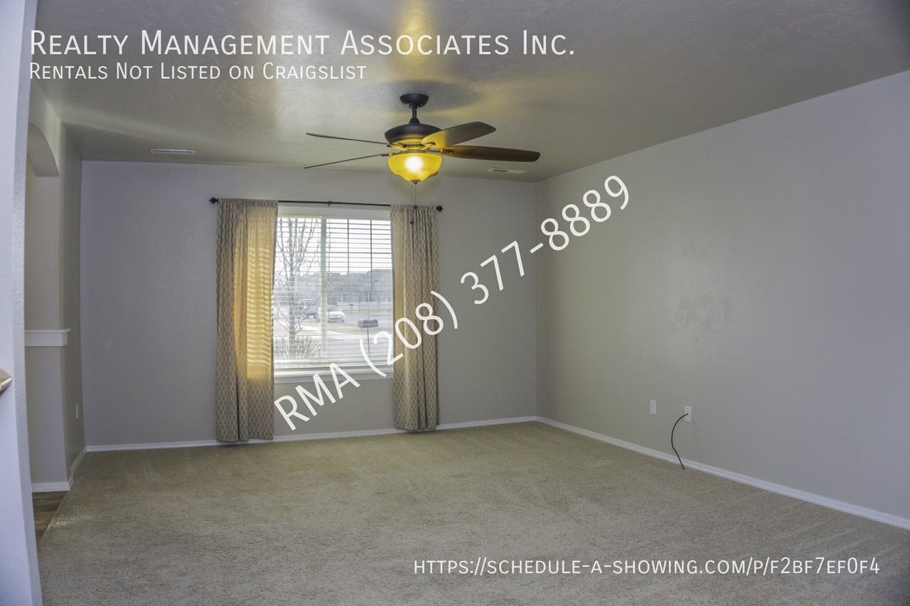 4527 N Elsinore Ave - Photo 4 of 17