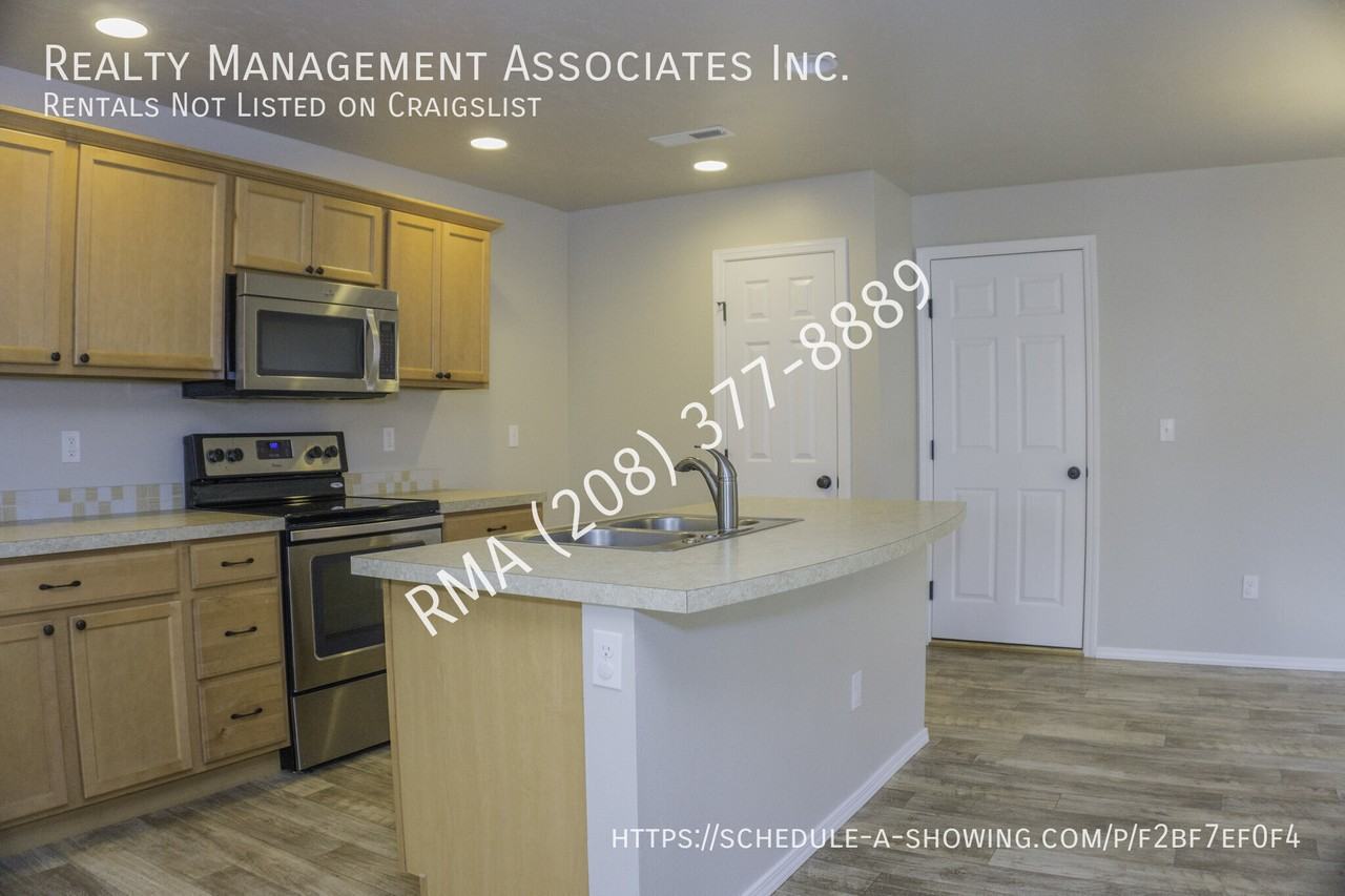 4527 N Elsinore Ave - Photo 6 of 17