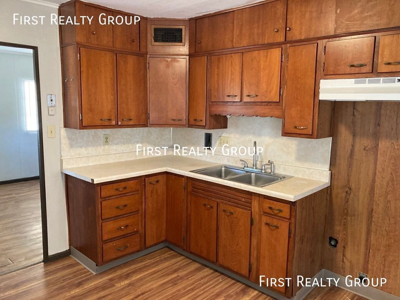 1018 Holly Ave - Photo 4 of 11