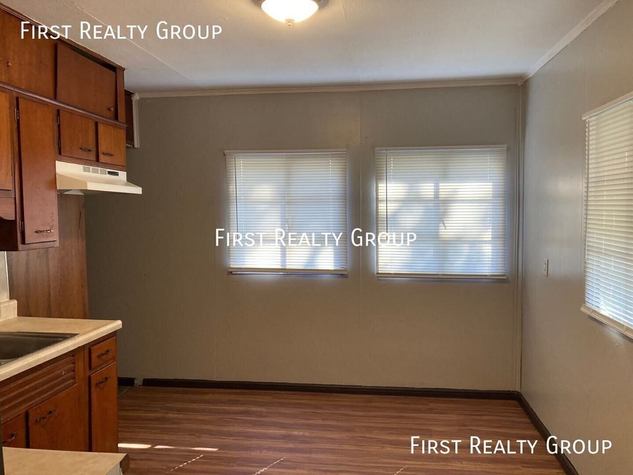 1018 Holly Ave - Photo 5 of 11