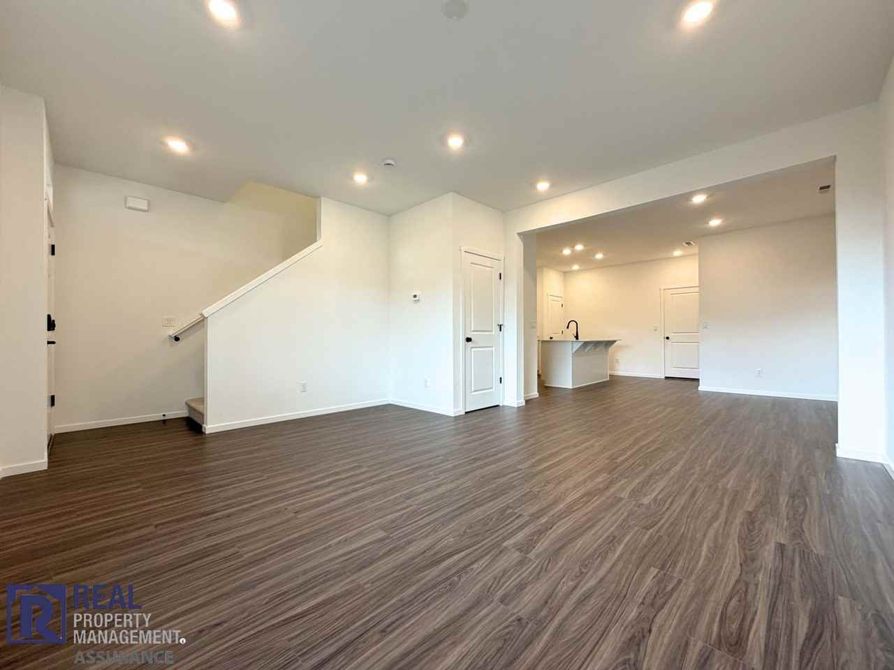 521 Upland Ave #71 - Photo 3 of 21