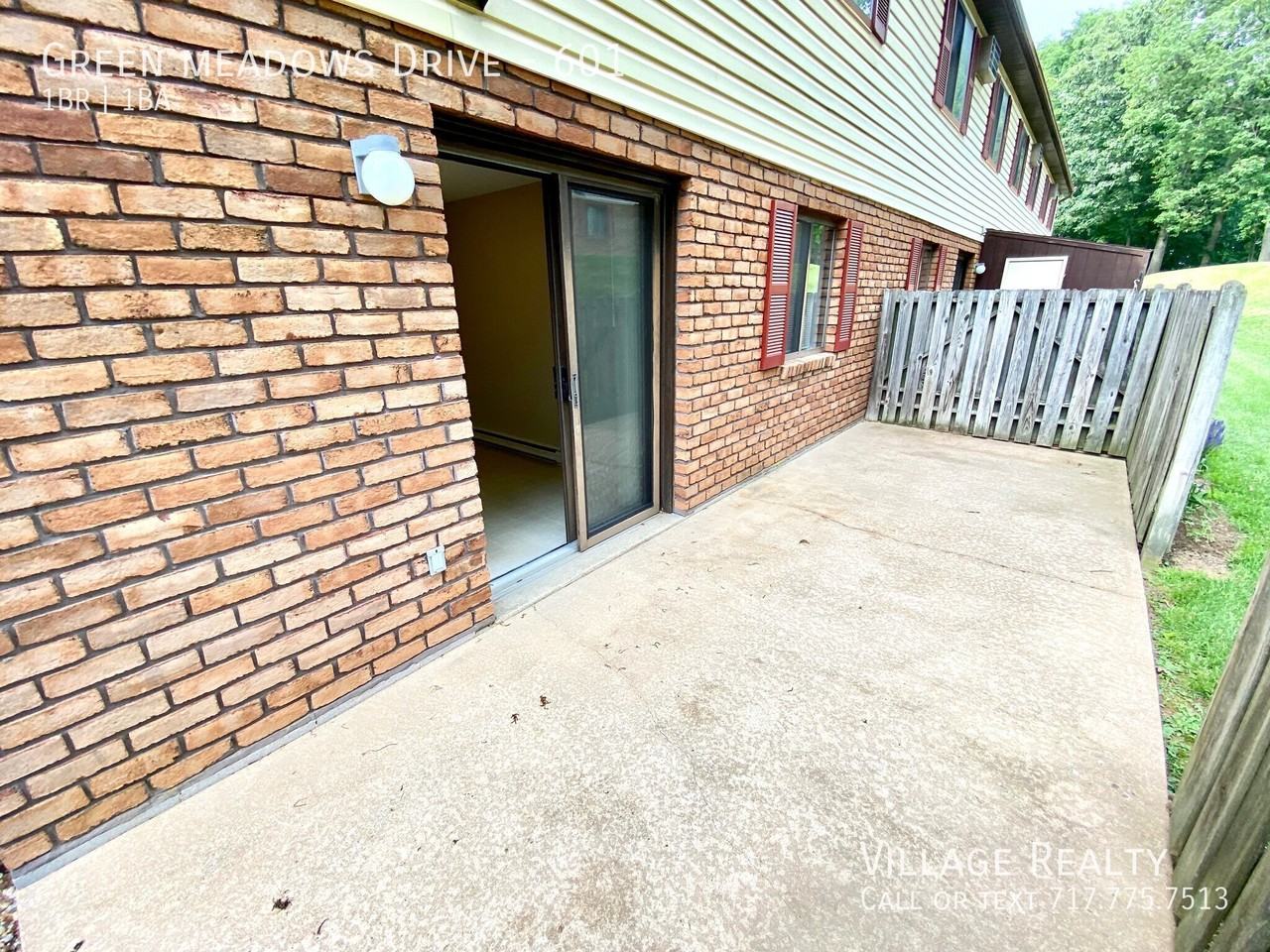 & GREEN MEADOWS DRIVE #601 - Photo 3 of 36