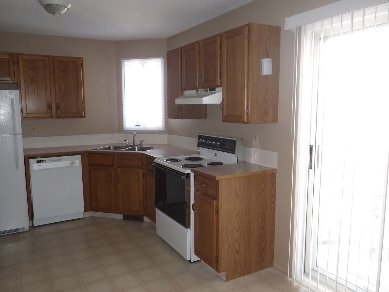 135 Castledale Way Ne - Photo 2 of 20
