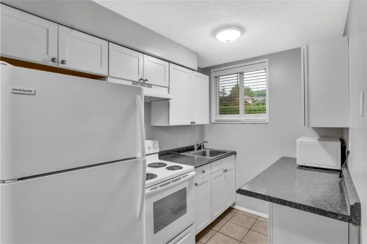 616 Woodburn Ln #D - Photo 4 of 9