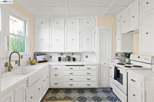 featured image of 2512 Clay St #NA
