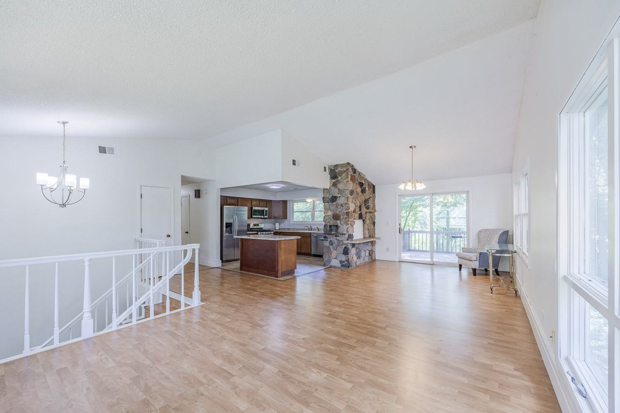 1212 44 1/2 Ave Ne #NA - Photo 3 of 14