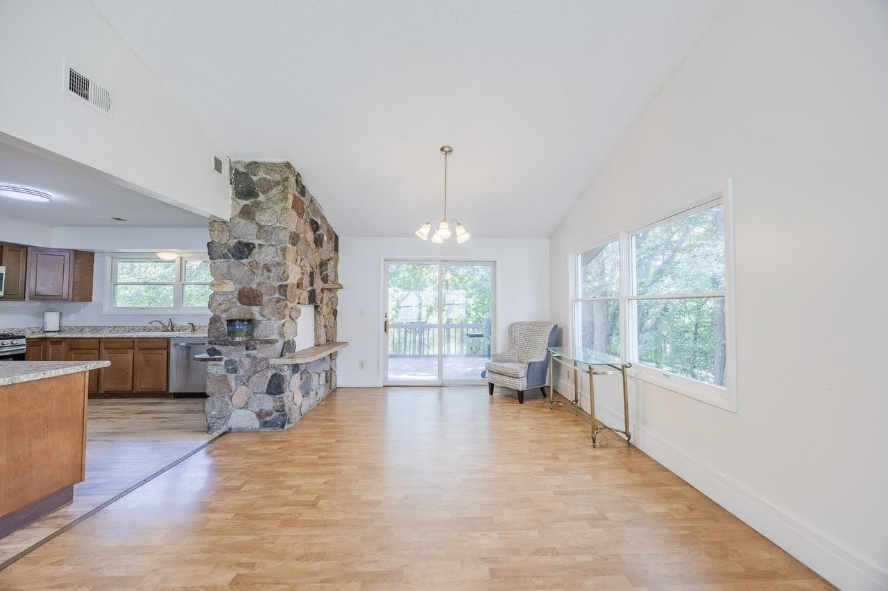 1212 44 1/2 Ave Ne #NA - Photo 4 of 14