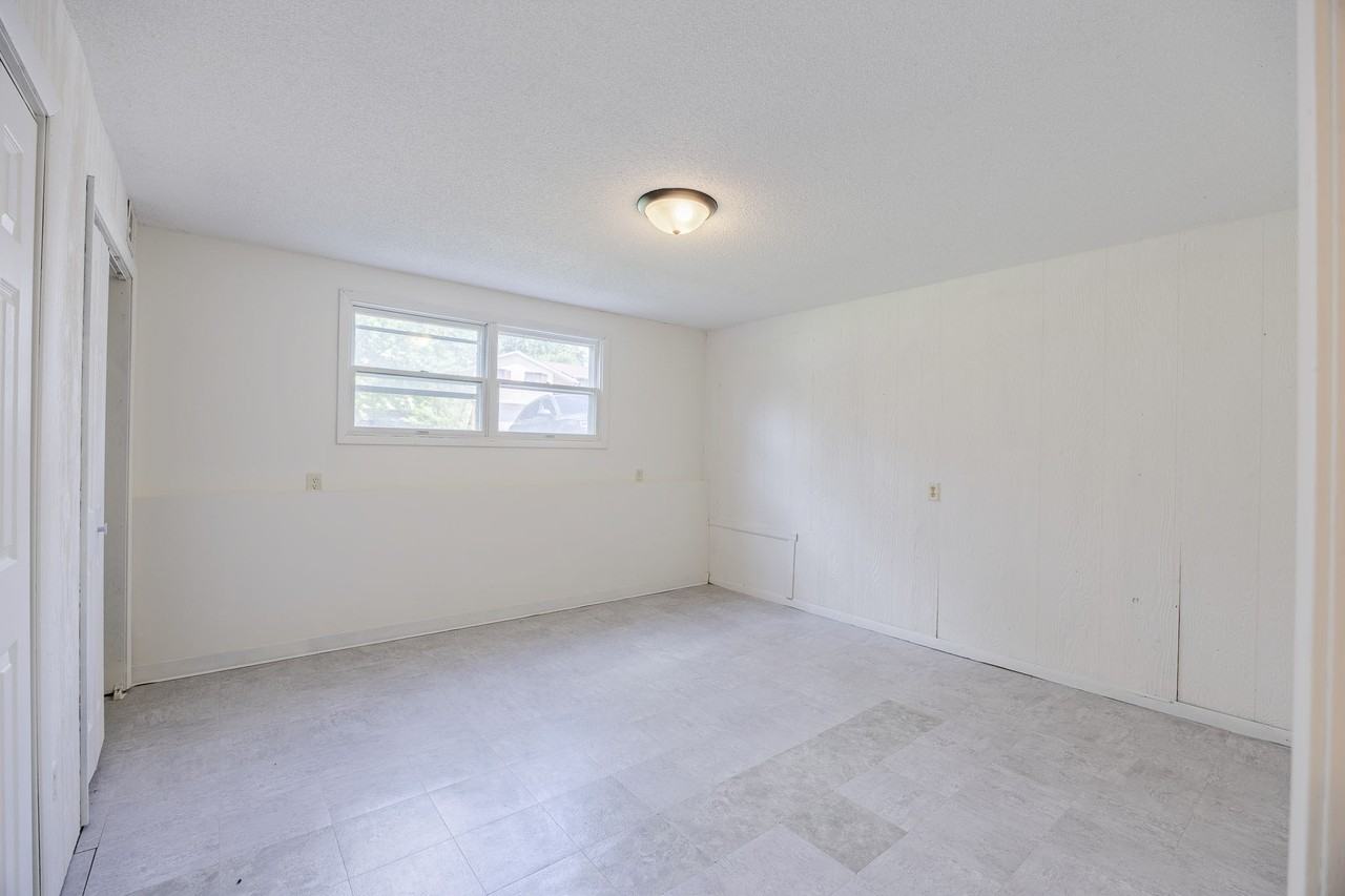 1212 44 1/2 Ave Ne #NA - Photo 6 of 14
