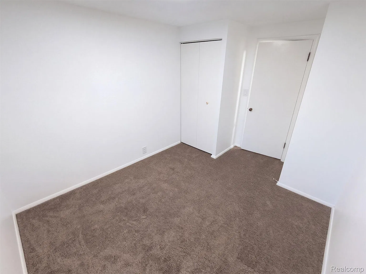 642 Kendalwood St Ne #NA - Photo 3 of 8