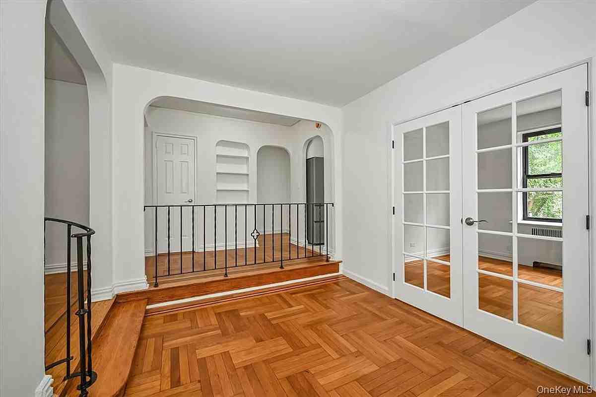2685 Creston Ave #3H - Photo 3 of 15