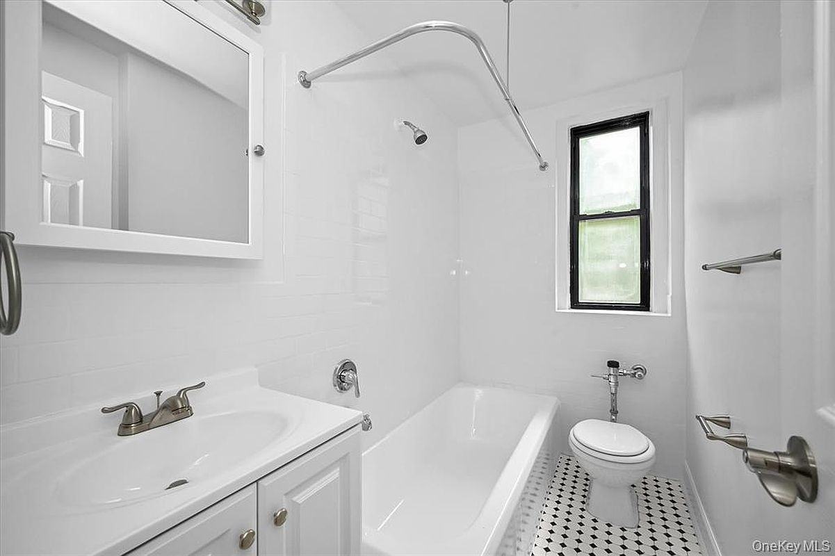2685 Creston Ave #3H - Photo 5 of 15