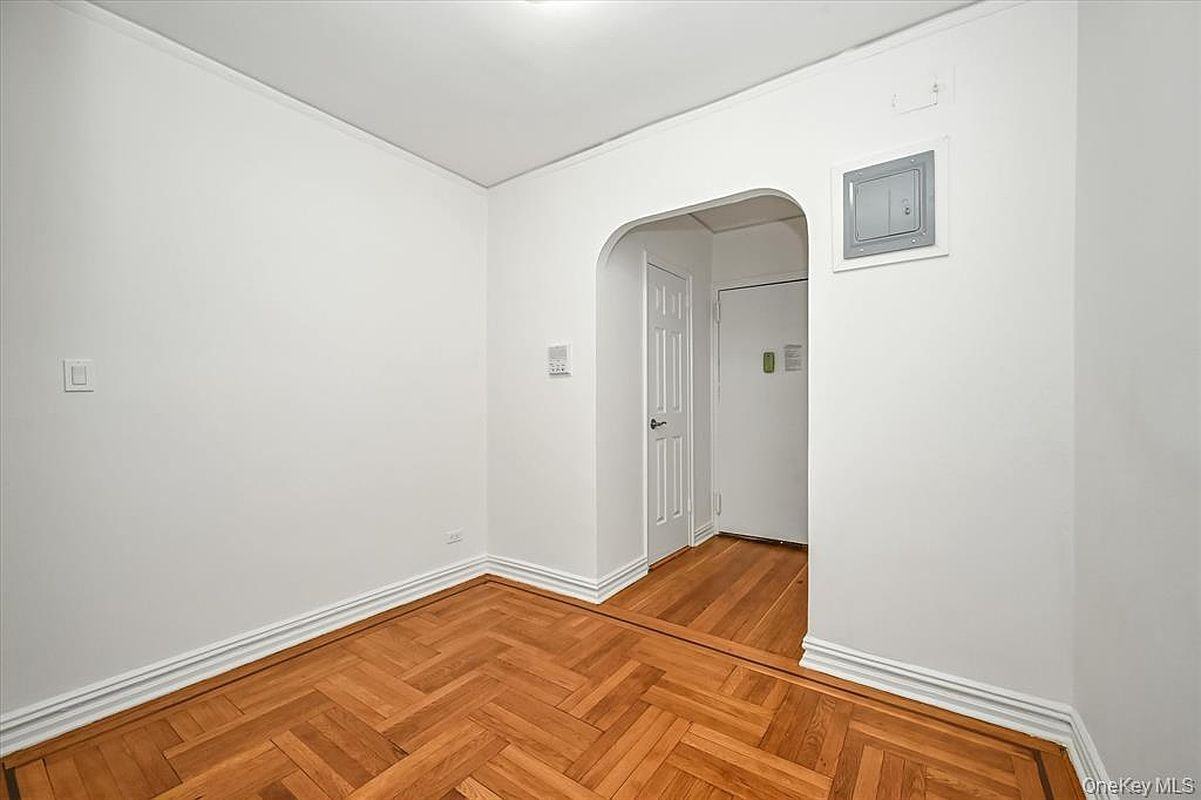 2685 Creston Ave #3H - Photo 6 of 15