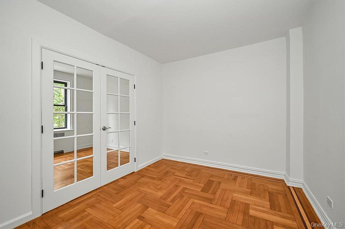 2685 Creston Ave #3H - Photo 7 of 15