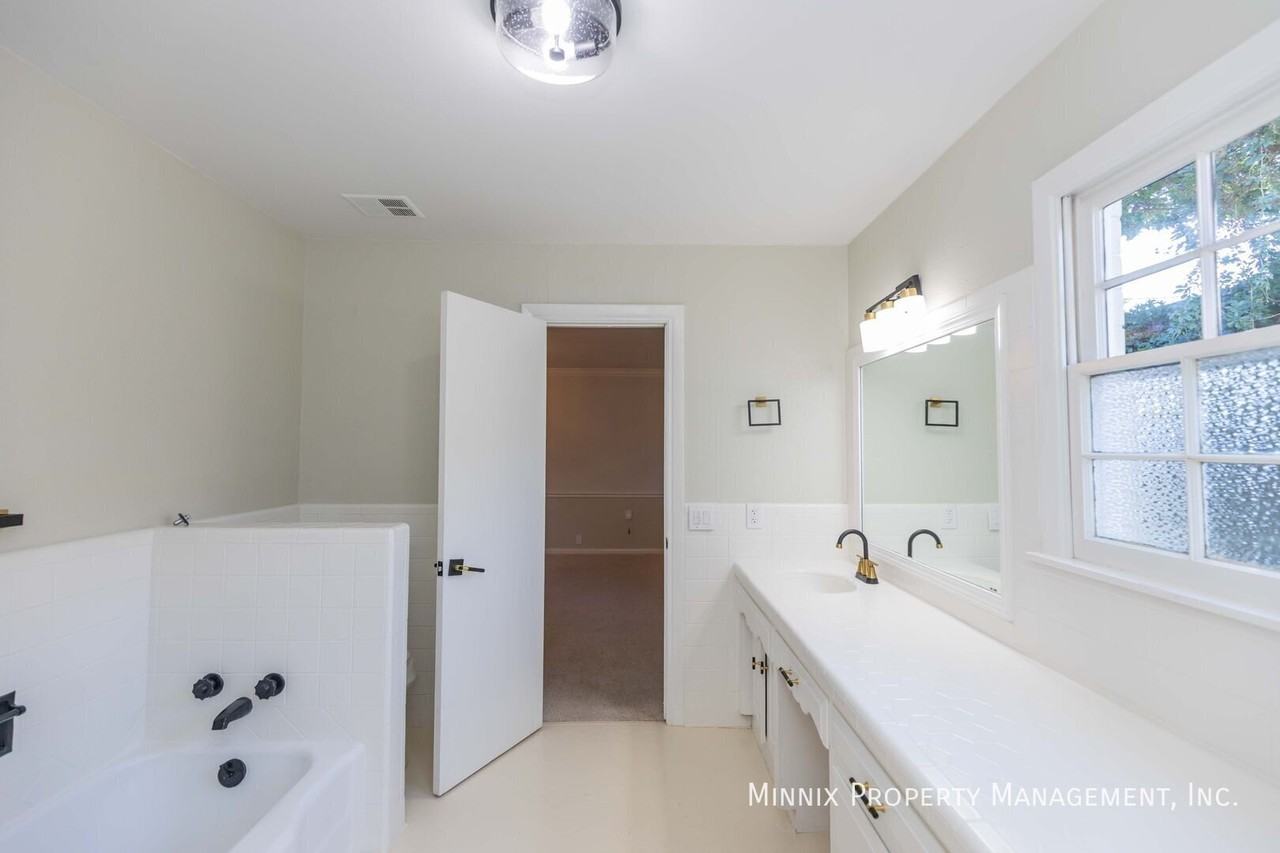 4802 Olsen Blvd - Photo 4 of 50